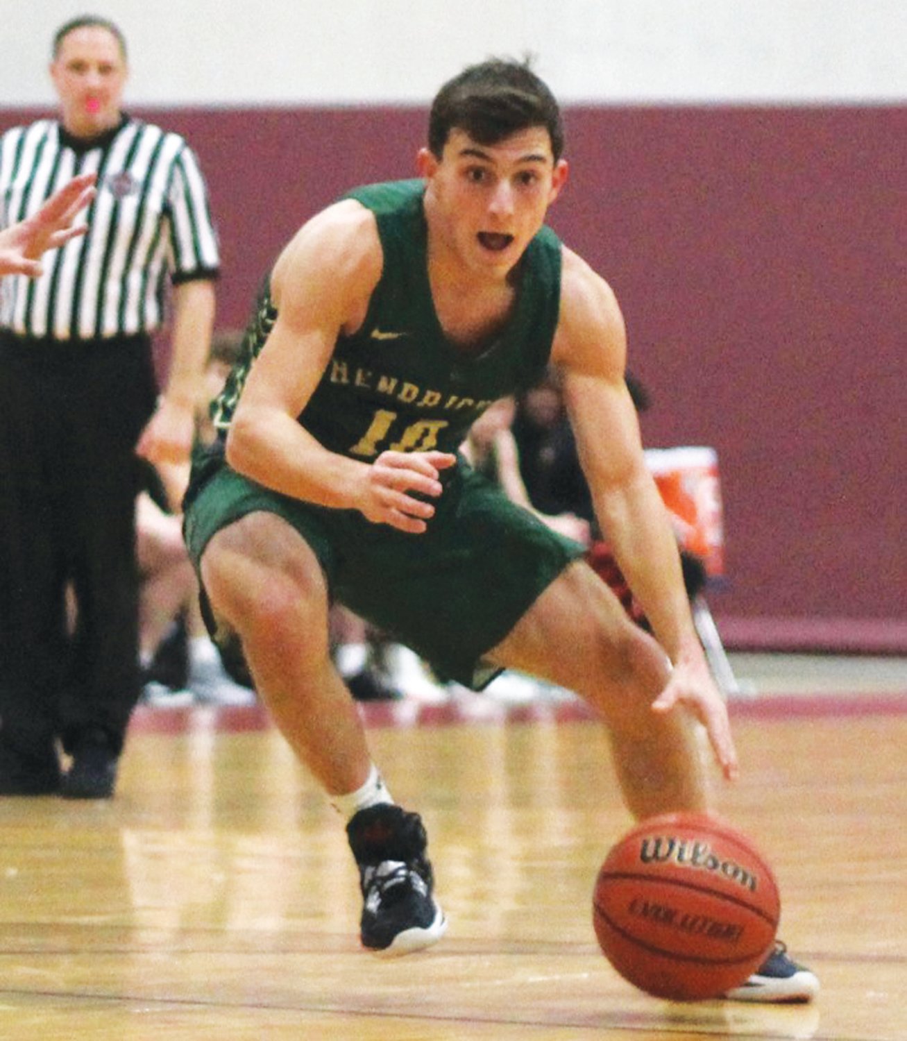 POINT GUARD: Hendricken’s Mike Paquette handles the ball against Central. (Photos by Ryan D. Murray)